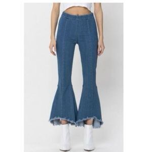 Cello Pull On High Rise Flare Ankle Jeans With Uneven Frayed Hem Size Medium